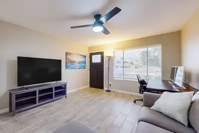 Image de Remodeled home near downtown Chandler with big backyard, patio, streaming