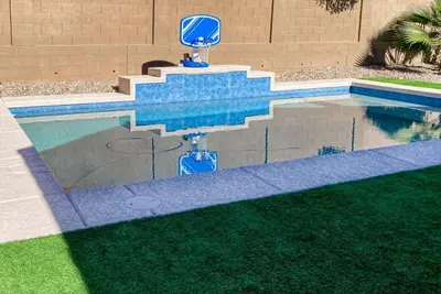 Image de Single-story home with enclosed yard, private pool, hot tub, patio, & grill