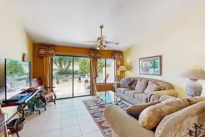 Image de Classic and comfortable condo with pool, hot tub, & tennis