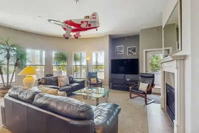 Image de Waterfront Getaway w/ Free WiFi, Central A/C, Washer/Dryer, & Shared Pool