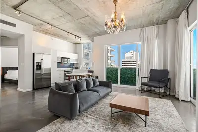 Image de Wraparound Balcony | 2br/2ba Condo
