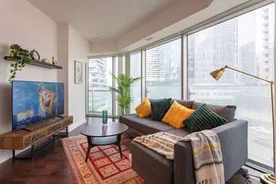 Image de Heart of Toronto - 2br - Free Parking