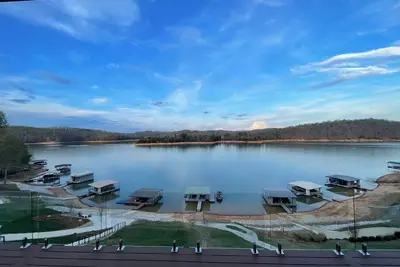 Image de Charming spacious 6-bedroom lakefront house on beautiful Norris Lake!