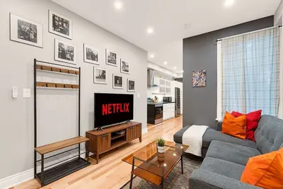 Image de Cozy 2br - Downtown - 4 min walk to Subway