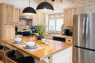 Image de Restful Haven - Hot Tub at Secluded Modern Cabin | Private Trails