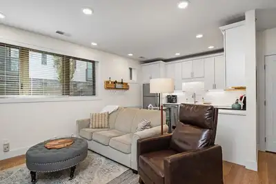 Image de Cozy Capri Condo: Charming 1br 1ba Downtown!
