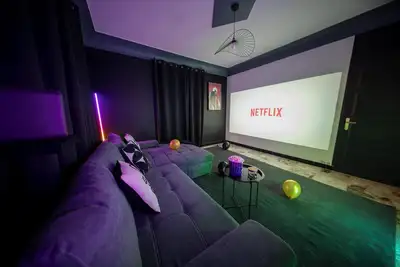 Image de The Private Lounge – Cinema, Billiards & Garden