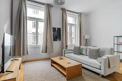 Image de Blueground | Innere Stadt, balcony, nr St. Stephen's Cathedral