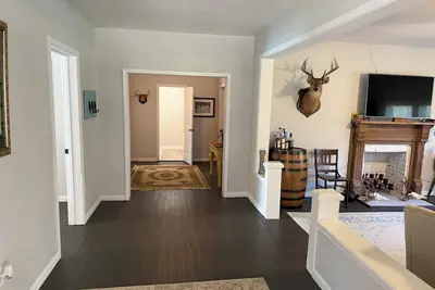 Image de 3-bedroom  historic farmhouse close to Fayette but still in the Country