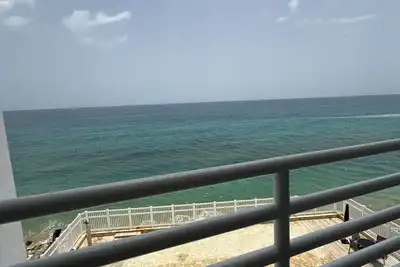 Image de Ocean front. Pool and beach access, sunsets and peaceful