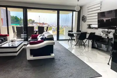 Image de Appartement de trois chambres avec la terrasse et la vue sur le mer Novigrad (A-25255-a)