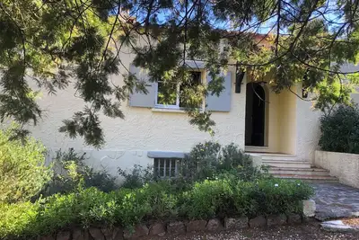 Image de Maison Giens la Madrague grand jardin accès mer à 5 minutes à pied