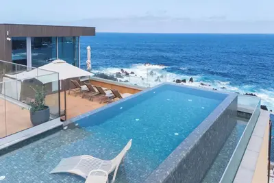 Image de Elegant Ocean-View Room Perfect for Both Relaxation and Adventure Seekers