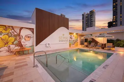 Image de Entire Floor • New Luxury Hotel in Edgewater • Sleeps 44 | Sense28 by AvantStay