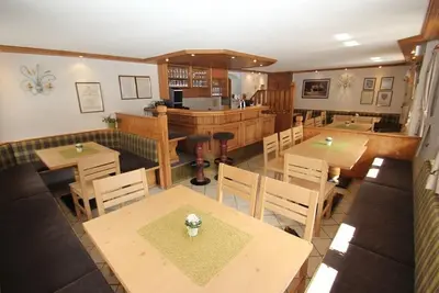 Image de Cozy vacation home with charm in the midst of idyllic mountain scenery.