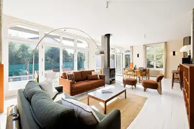 Image de CAMÉLIA -Villa avec piscine chauffée à l’esprit seventies, idéale pour 8 occupants - Biarritz