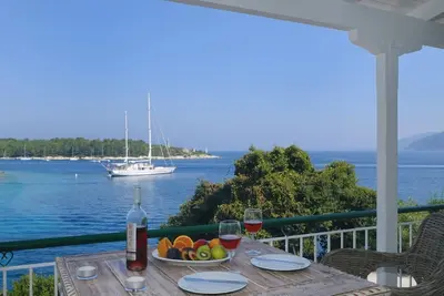 Image de Seafront Cottage with Sea Views just Steps from the Water near Fiskardo