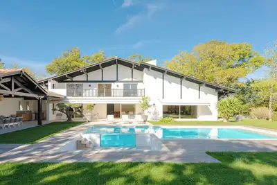 Image de L’Instant  maison prestige 6 chambres avec piscine chauffée à Bassussarry