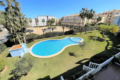 Image de Sunny 2 bedroom apartment in Denia 200m from the beach