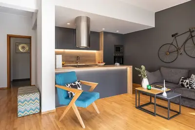 Image de Spacious 3-Bedroom Getaway with Balcony in Glyfada