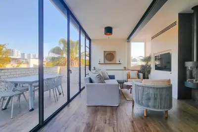 Shlomo HaMelekh Topaze