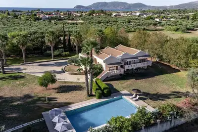 Leone Luxury Villa Giota