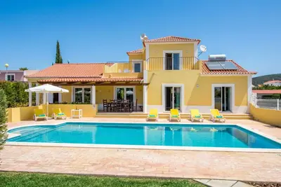 Image de Amapola in Quelfes with 4 bedrooms and 4 bathrooms