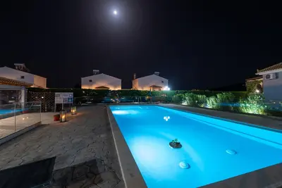 Image de Τριαντάφυλλο/Rose near to sea with heating pool