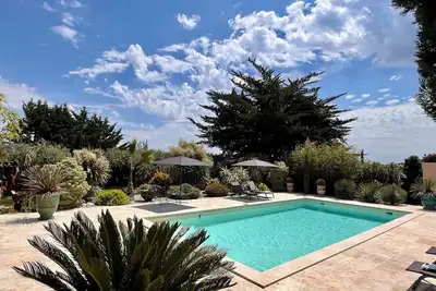 Image de Villa De Charme \"1001 Couleurs\" Avec Jardin Clos Et Piscine Proche D'Uzes