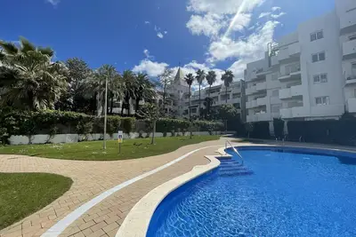 Image de Appartement avec piscine, proche plage et centre, 2 ch. , clim. , terrasse, idéal pour 5 pers.