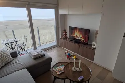 Zeezicht studio met aparte slaaphoek