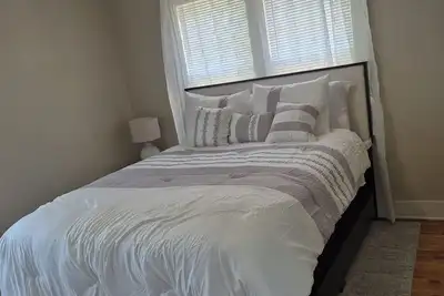 Image de Lovely 2-bedroom house close to parks.