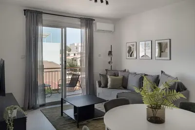 Lithos Modern Flat by Staycom