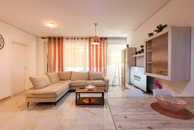 Image de 2a/2 Sh2 223 Ap048 in Plazhi San Pietro