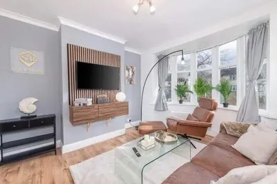 Image de City Centre House with Hot Tub