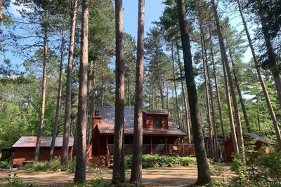 Image de Cabin Retreat with Sauna, Trails and Lake Access