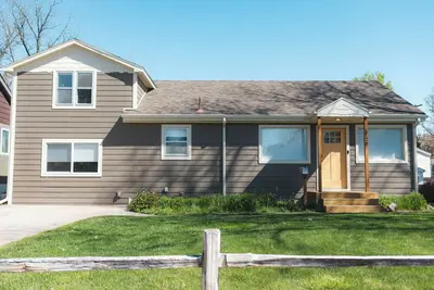 Image de Modern 7 Guest Stay - Quiet Area, Huge Yard & Workdesk