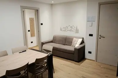 Image de Maison de vacances « Appartamento La Serenella » avec vue sur la montagne, jardin commun et Wi-Fi