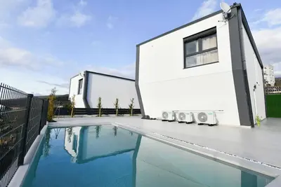 Image de Luxury villa with an indoor pool in a tourist destination