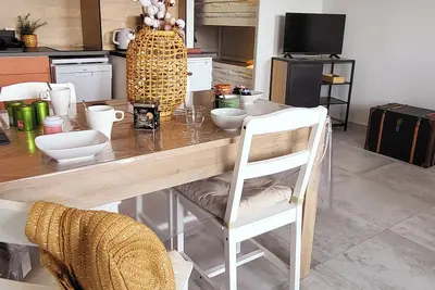 Image de Cigale de mer 2 : Plage et centre ville