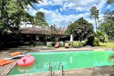 Image de Maison d'architecte en bois en pleine nature