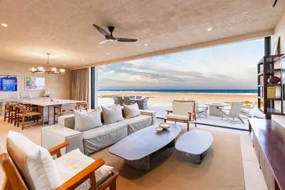 Image de Beachfront Villa · Lighthouse · 11 Guests