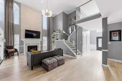 Image de 6 bedrooms 4 full bathrooms 2 kitchens 16 miles to Stadium