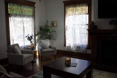 Image de 5br Riverfront-PoolTable-Large Yard in Auburn near Emerson Park