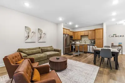 Image de Brand New - Spacious - Minutes to Aquarium & Utc