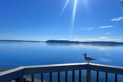 Image de Fox Island Beachfront Retreat - Kayaks, Canoe, Paddle Board & Epic Sunsets