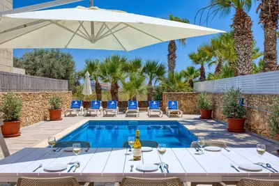 Image de Karmnu - Ghasri Holiday Home