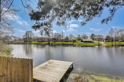 Image de Riverfront Ventress Home w/ Patio & Shared Pier