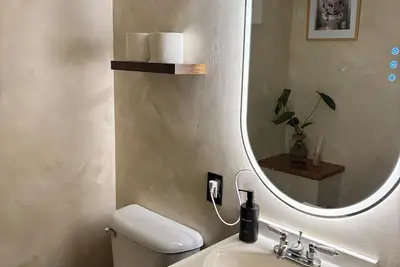 Image de Luxe Cozy Retreat in Downtown Cincinnati