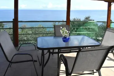 Image de Ovrios  Stone  House